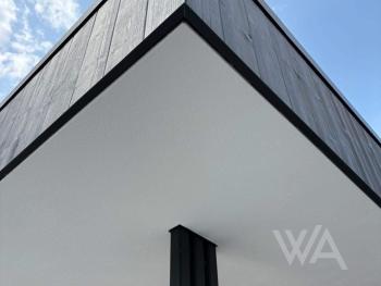 zwart modern poolhouse